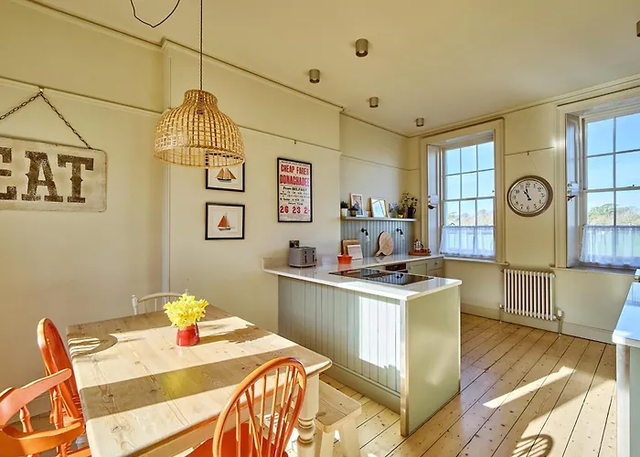 Charming Townhouse With Sunny Garden